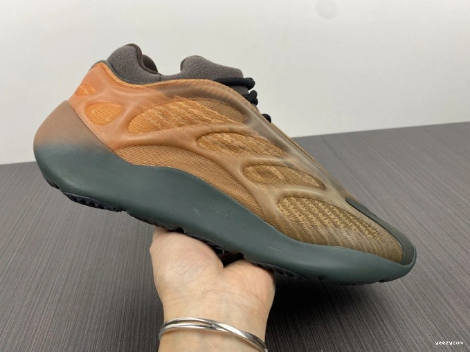 700 Boost Yeezy V3 GY4109 Adidas Copfade 0712